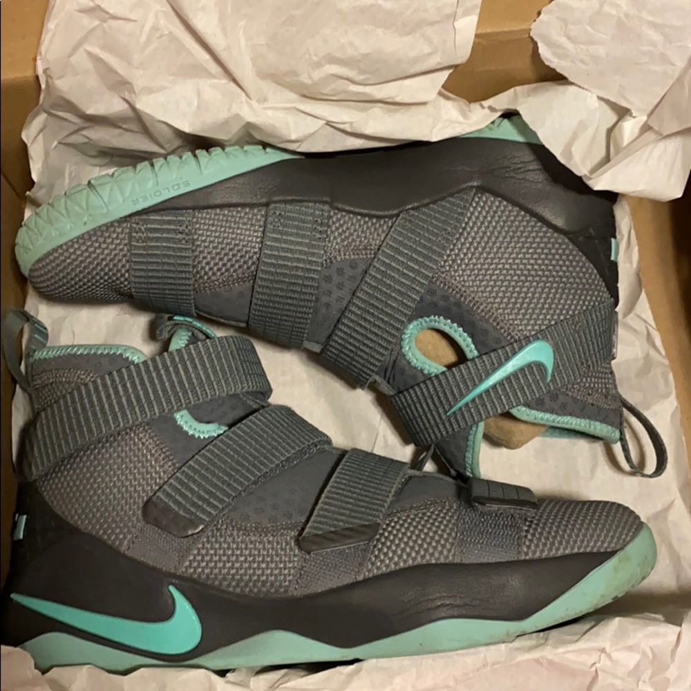 LeBron Soldier XI (GS) 5.5Y